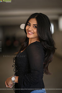 Nayan Sarika at Vishnu Vinyasam Movie Interview