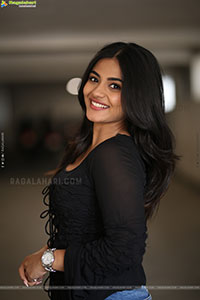 Nayan Sarika at Vishnu Vinyasam Movie Interview