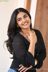 Nayan Sarika at Vishnu Vinyasam Movie Interview