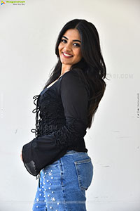 Nayan Sarika at Vishnu Vinyasam Movie Interview