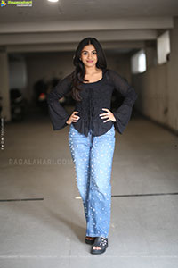 Nayan Sarika at Vishnu Vinyasam Movie Interview