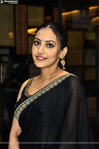 Shreyasi Sen at Nilave Movie Pre Release Event