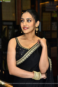 Shreyasi Sen at Nilave Movie Pre Release Event
