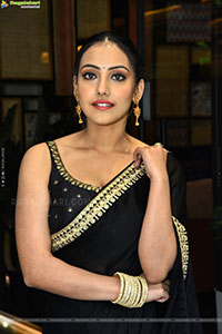 Shreyasi Sen at Nilave Movie Pre Release Event