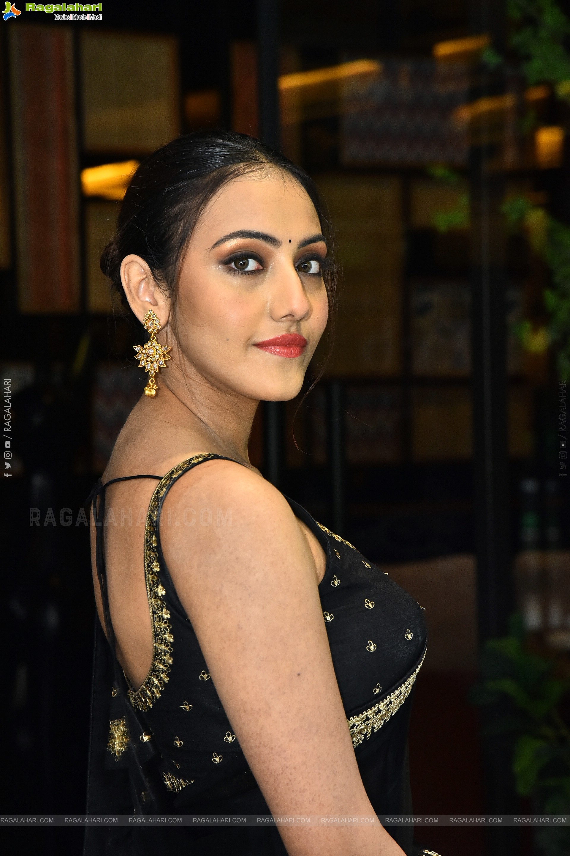 Shreyasi Sen at Nilave Movie Pre Release Event, HD Gallery