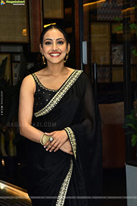 Shreyasi Sen at Nilave Movie Pre Release Event