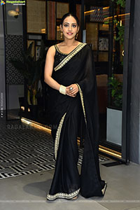 Shreyasi Sen at Nilave Movie Pre Release Event