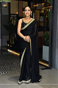 Shreyasi Sen at Nilave Movie Pre Release Event