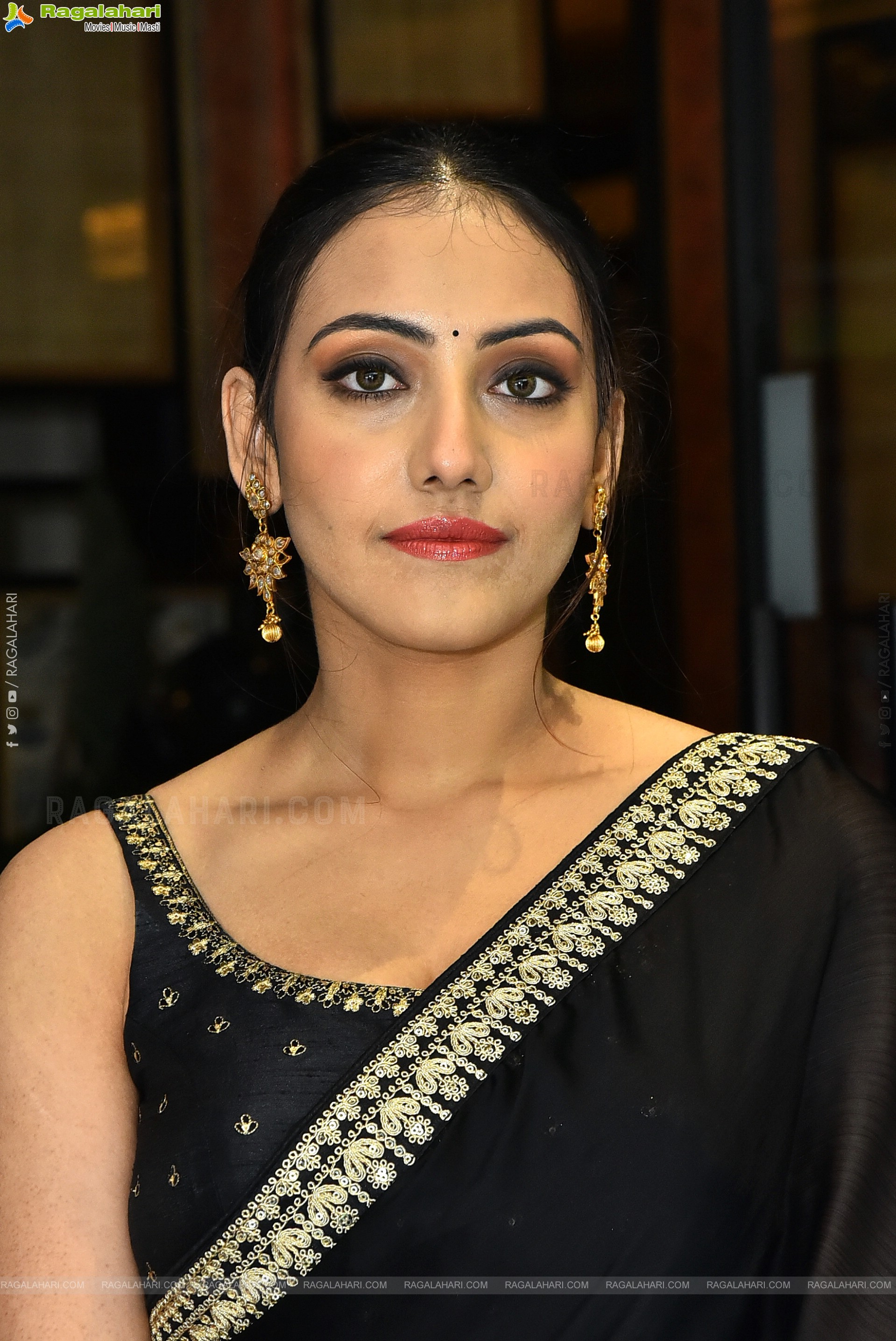 Shreyasi Sen at Nilave Movie Pre Release Event, HD Gallery