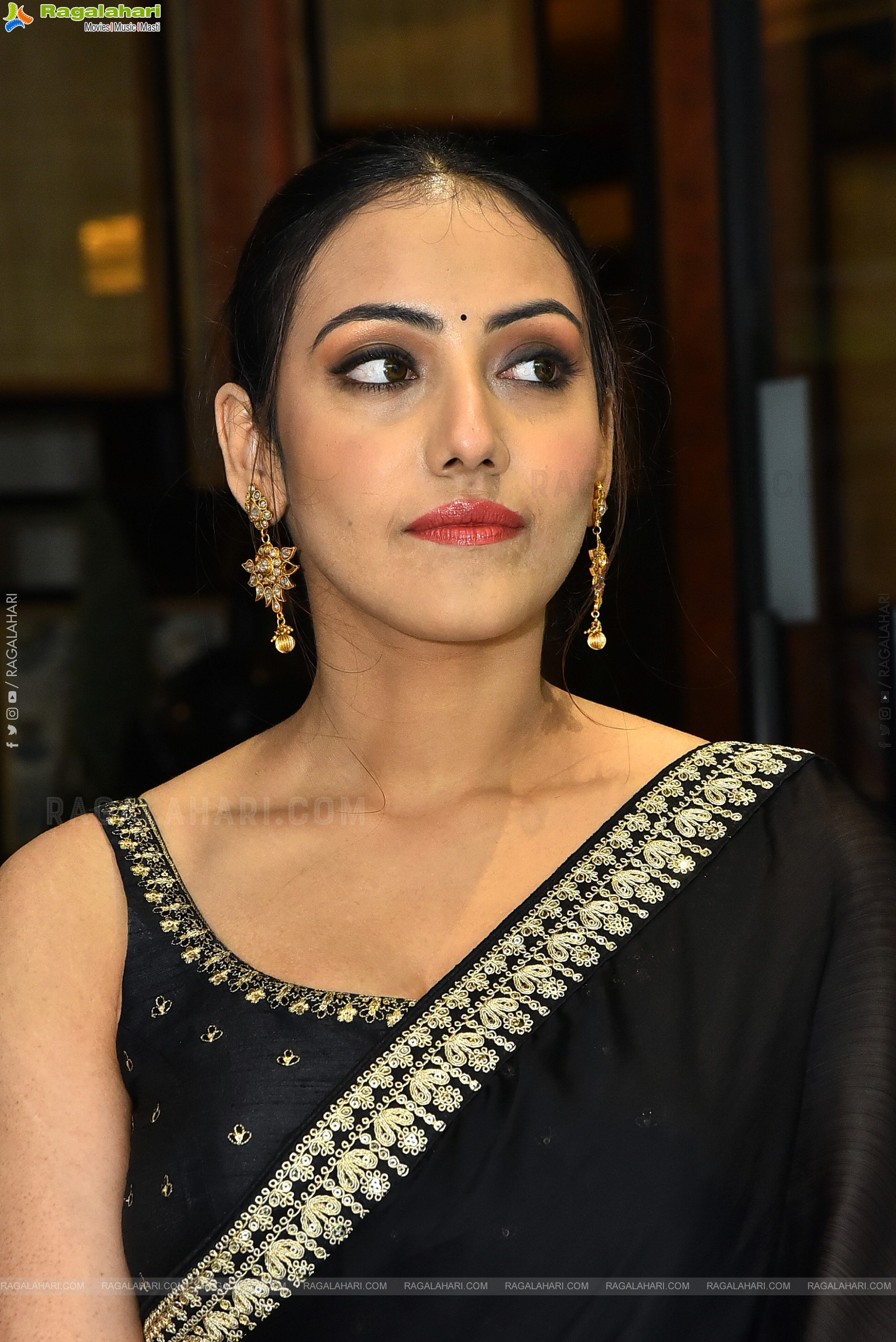 Shreyasi Sen at Nilave Movie Pre Release Event, HD Gallery