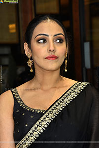 Shreyasi Sen at Nilave Movie Pre Release Event