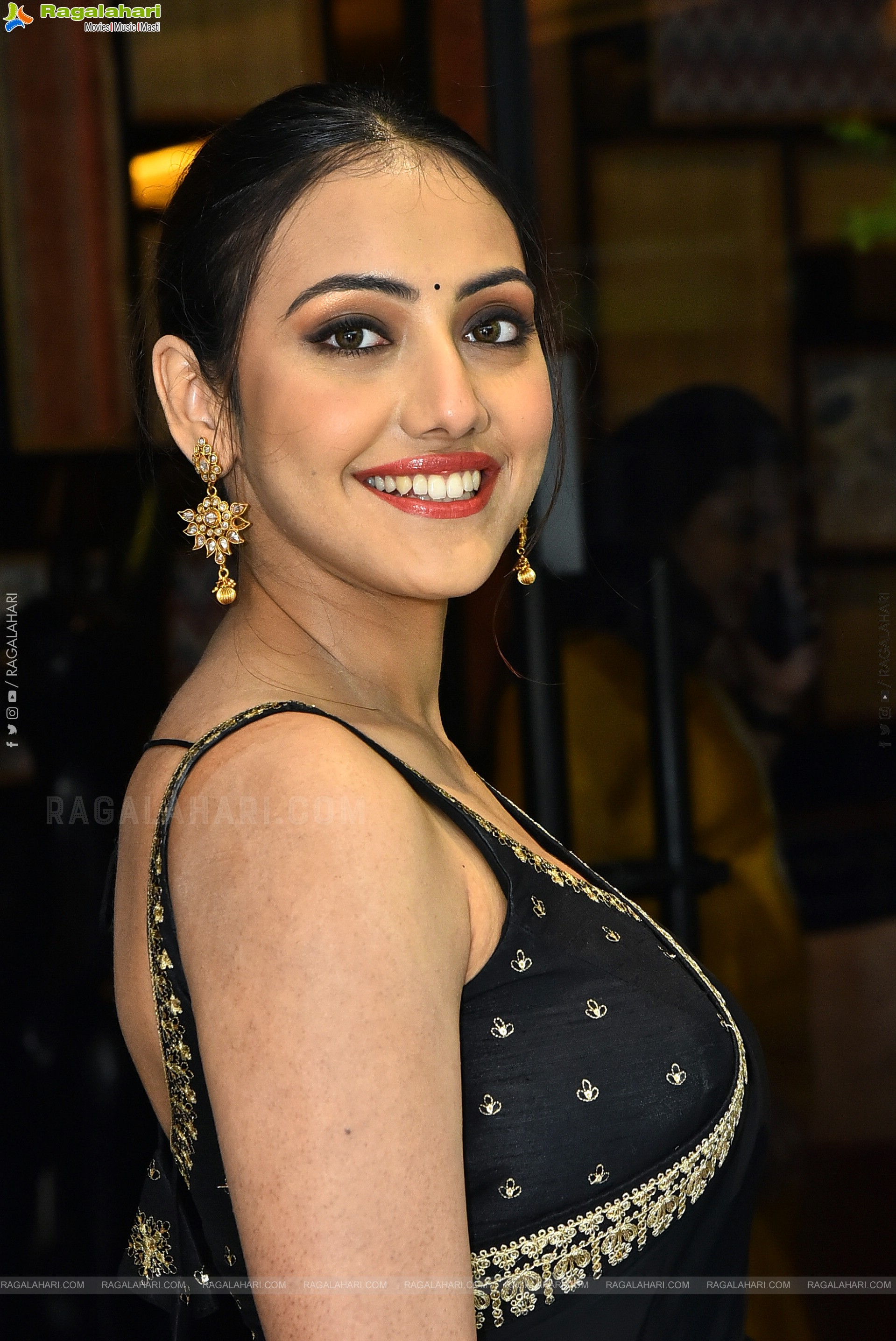 Shreyasi Sen at Nilave Movie Pre Release Event, HD Gallery