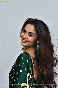 Teju Ashwini Beautiful Stills in Green Saree, HD Gallery