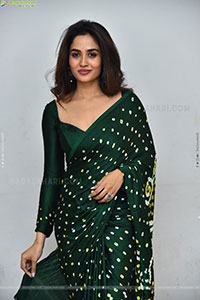 Teju Ashwini Beautiful Stills in Green Saree, HD Gallery