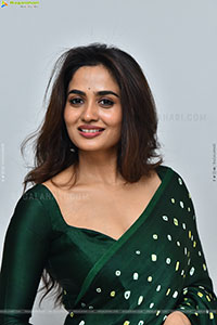 Teju Ashwini Beautiful Stills in Green Saree, HD Gallery