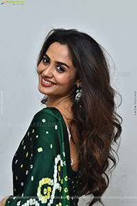 Teju Ashwini Beautiful Stills in Green Saree, HD Gallery