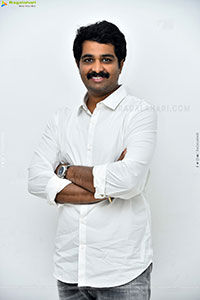 Vamsi Nandipati at Hey Bhagawan Movie Interview, HD Gallery 