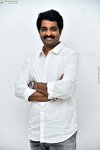 Vamsi Nandipati at Hey Bhagawan Movie Interview, HD Gallery 