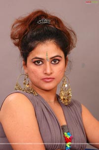 Telugu TV Anchor Ravithreyeni Chowdary Photo Session