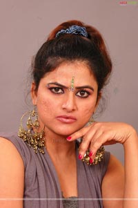 Telugu TV Anchor Ravithreyeni Chowdary Photo Session