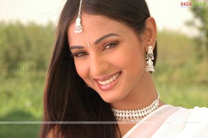 Sonal Chauhan Photo Gallery