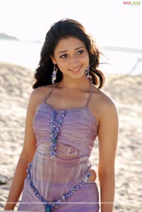 Tamanna in Anandathandavam