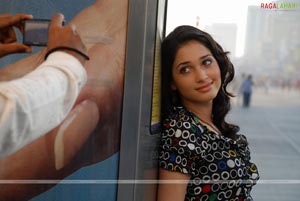 Tamanna in Anandathandavam