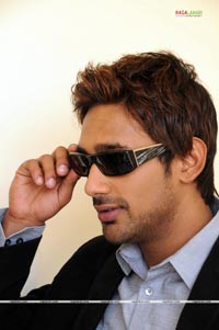 Varun Sandesh at Marocharitra Sets