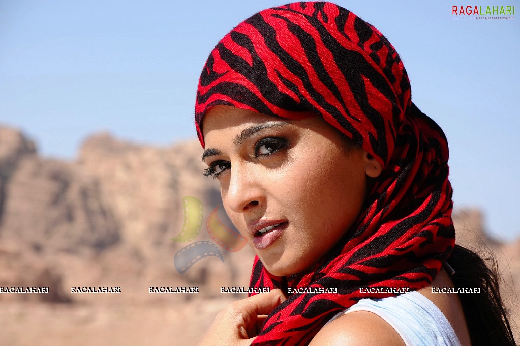 Anushka Shetty Ragada Stills, HD Gallery, Images