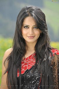 Anushka Damarukam Nesthama Nesthama