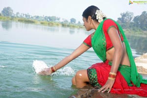 Shraddha Das Hot in Langa Voni