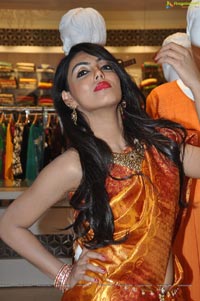 Model Deepa