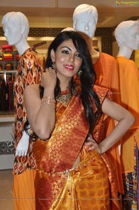 Model Deepa