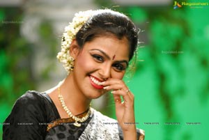 Monal Gajjar in Sudigadu