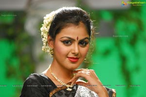 Monal Gajjar in Sudigadu