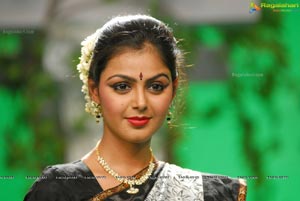 Monal Gajjar in Sudigadu