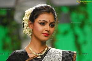 Monal Gajjar in Sudigadu