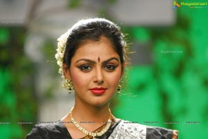 Monal Gajjar in Sudigadu