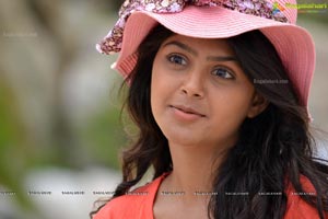 Monal Gajjar Vennela One and Half