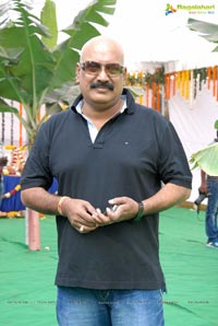 Ahuti Prasad in Bald Head