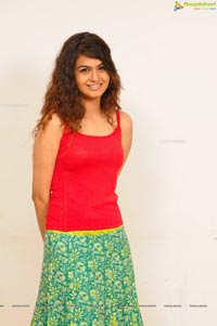 Shubha Phutela Photos