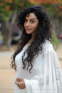 Anupriya Goenka in White Saree