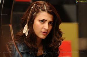 Shruti Hasan in Welcome Back