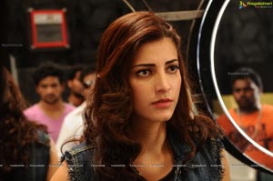 Shruti Hasan in Welcome Back