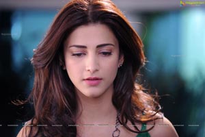 Shruti Hasan in Welcome Back