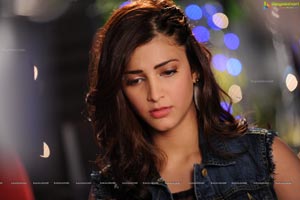 Shruti Hasan in Welcome Back