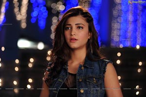 Shruti Hasan in Welcome Back