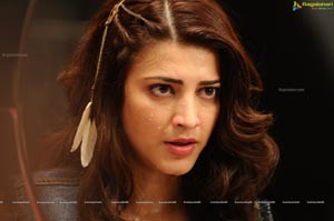 Shruti Hasan in Welcome Back