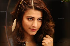 Shruti Hasan in Welcome Back