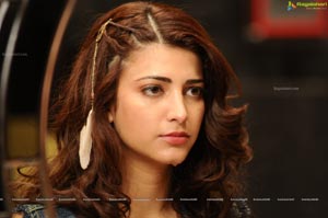 Shruti Hasan in Welcome Back